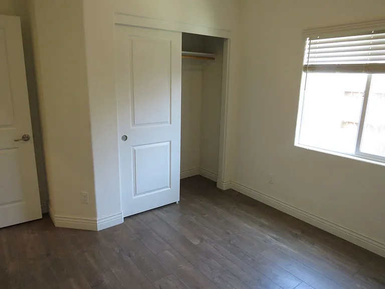 305 Hampton Dr — Photo 24