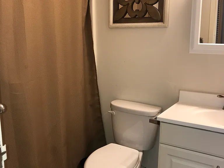 Bathroom 1- with tub shower