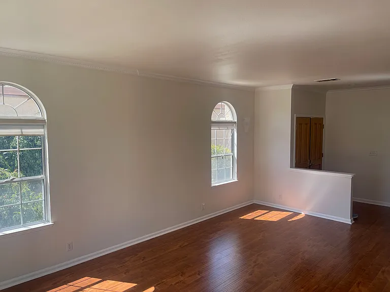 545 Glasgow Cir — Photo 7