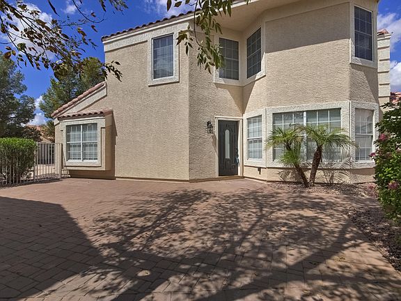 4th image of 3401 E Woodland Dr