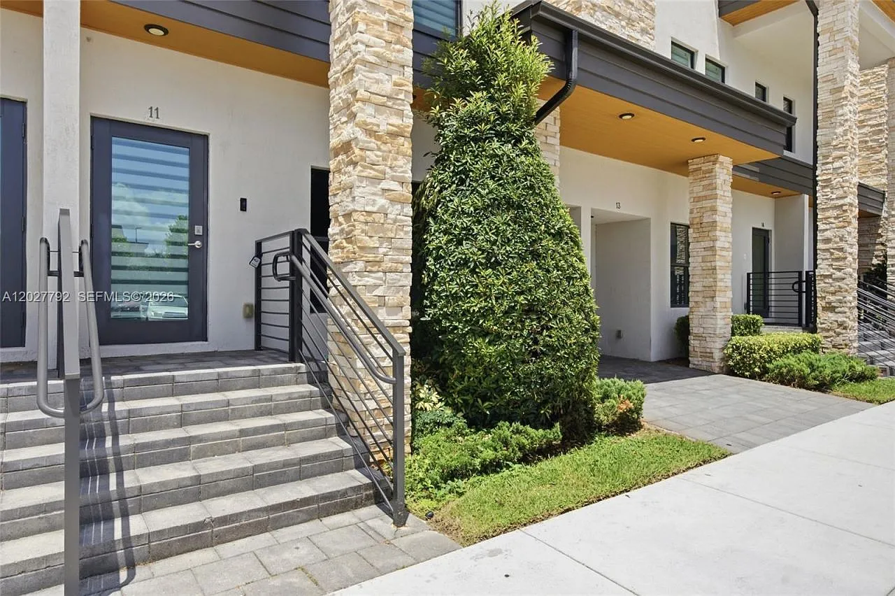 3 bed, 2.5 bath, 1517 sqft, $3,550 — Photo 3