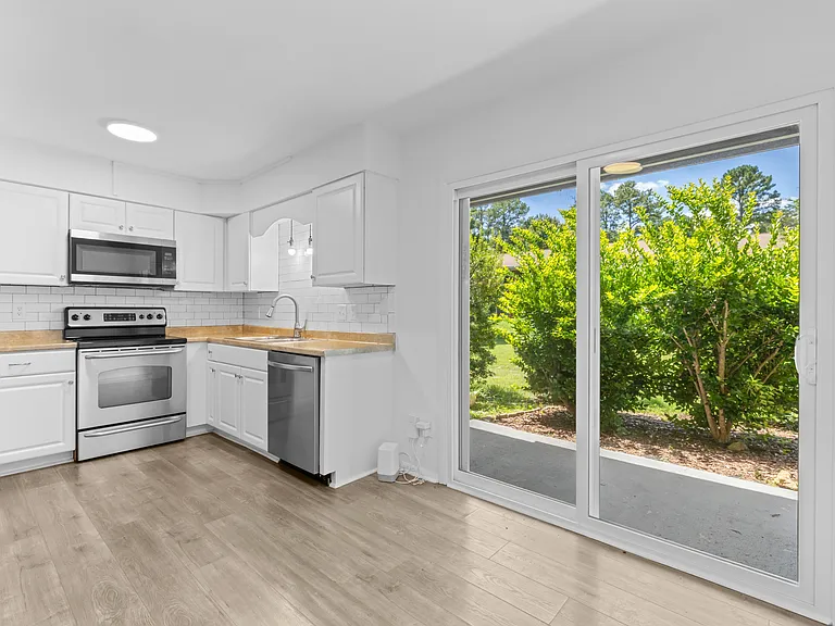 1208 Manassas Ct — Photo 7