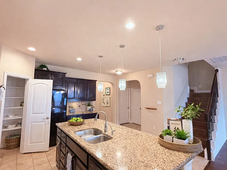 480 Spring Dr — Photo 6