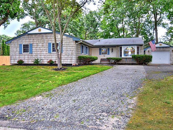 3rd image of 7 Janell Ln