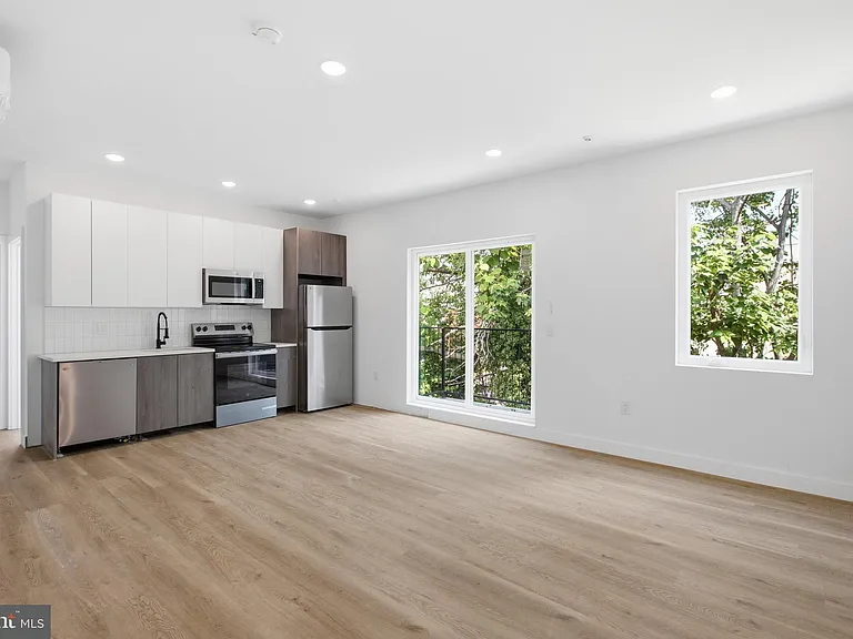 613 N Brooklyn St #10 — Photo 1