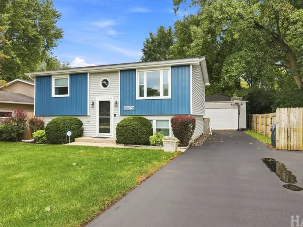 38270 N North Shore Ave, Beach Park, IL 60087