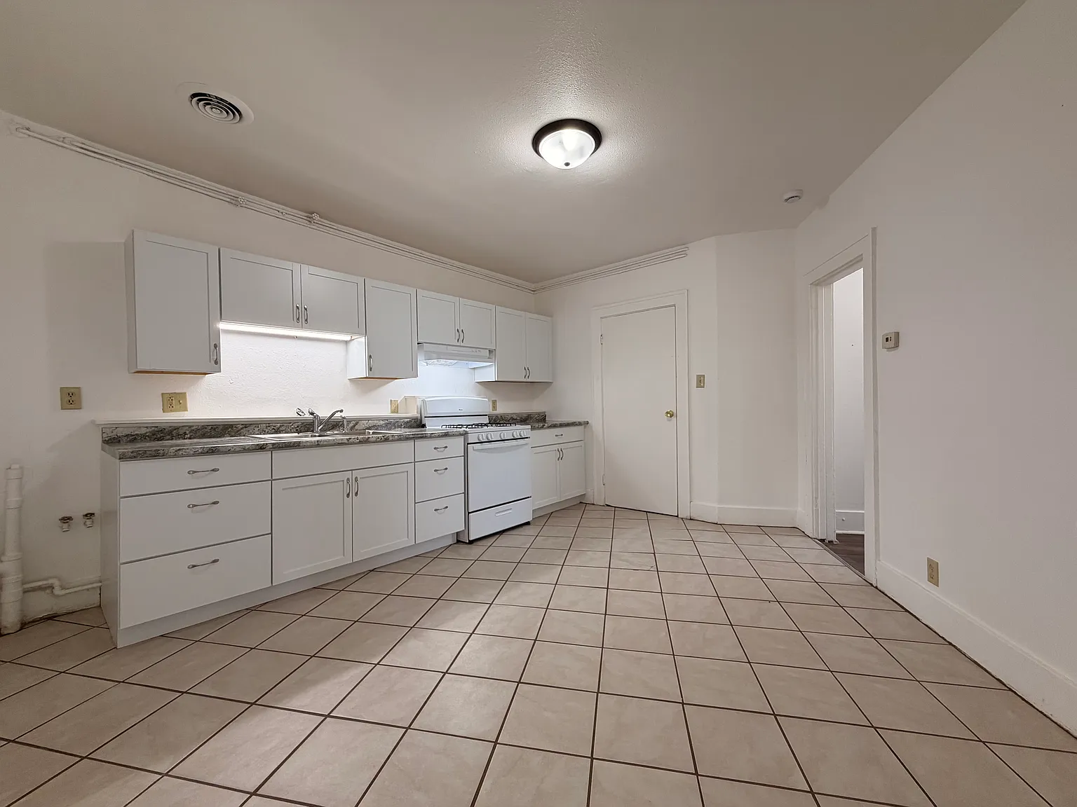 1 bed, 600 sqft, $700 — Photo 2