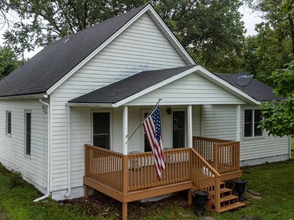 908 W Prairie St, Cameron, MO 64429