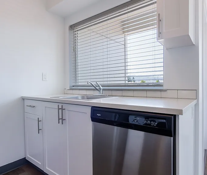 Lombard Apartments — Photo 6