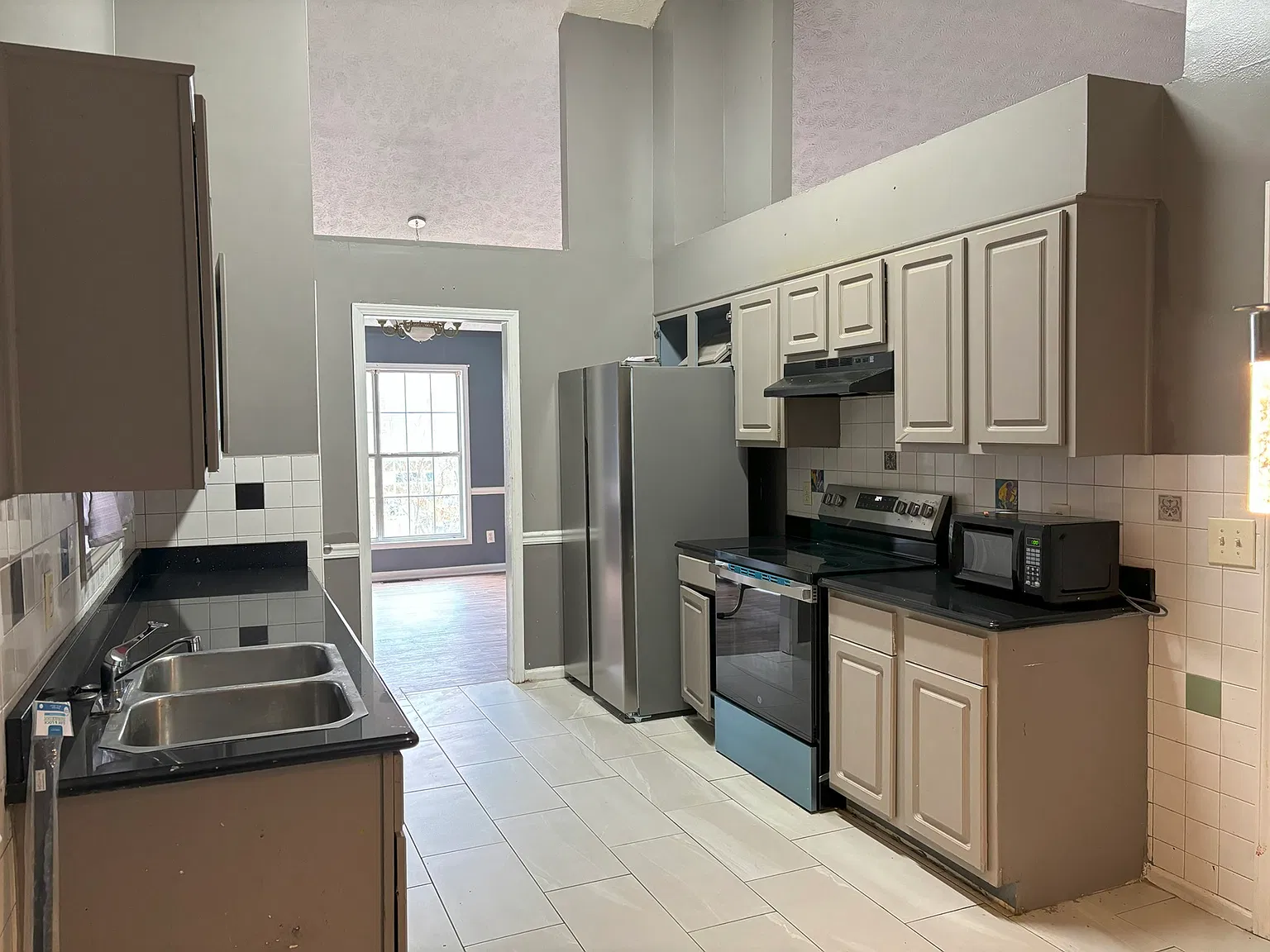 5 bed, 1993 sqft, $2,300 — Photo 4