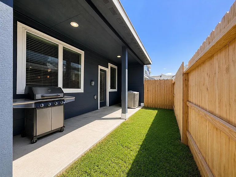 624 Pelican Dr — Photo 36