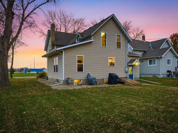 651 2nd St S, Winsted, MN 55395