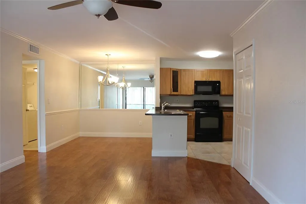 2 bed, 2.0 bath, 1080 sqft, $1,725 — Photo 2