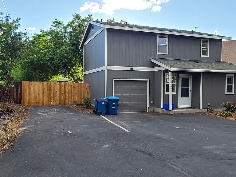 2141 SW Quartz Ave — Photo 2