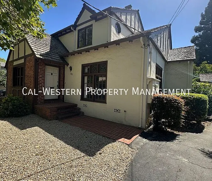 1385 Newport Ave — Photo 1