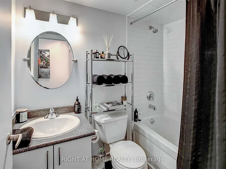22 Wellesley St E #502 — Photo 15
