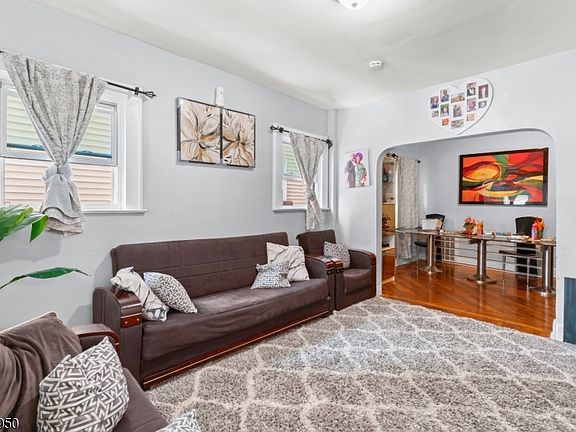 5th image of 81 Schley St