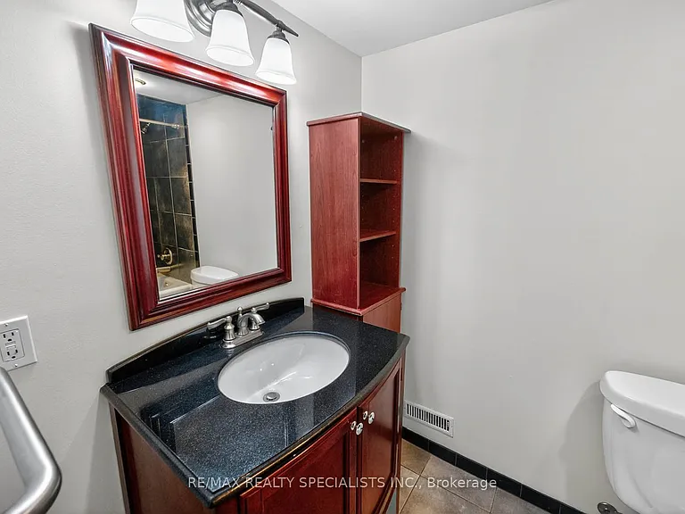 1912 Bonnymede Dr #LOWER — Photo 29