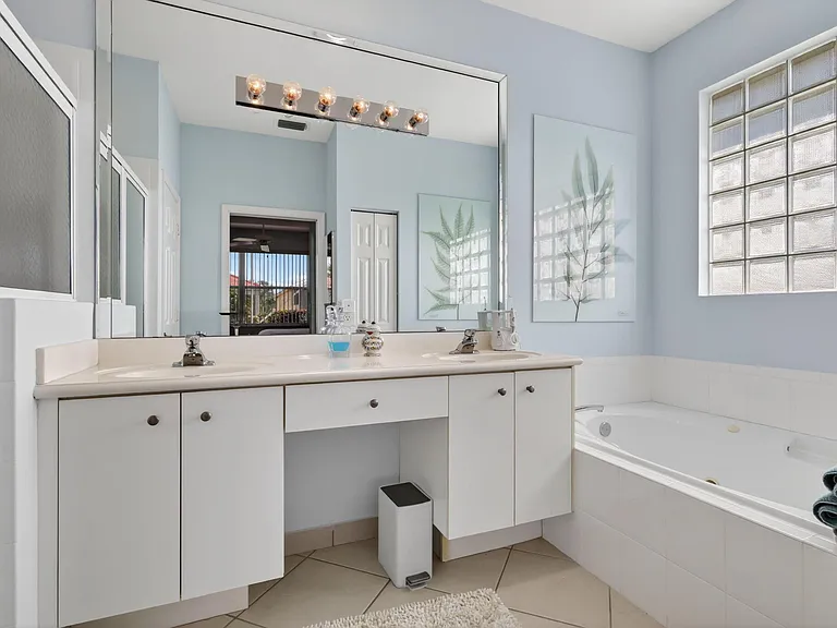 7116 Cataluna Cir — Photo 22