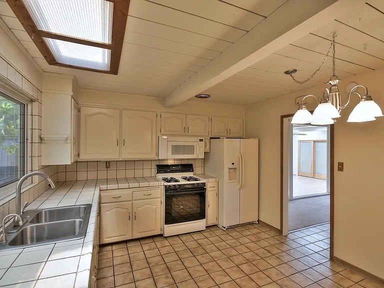 127 Dalma Dr — Photo 9