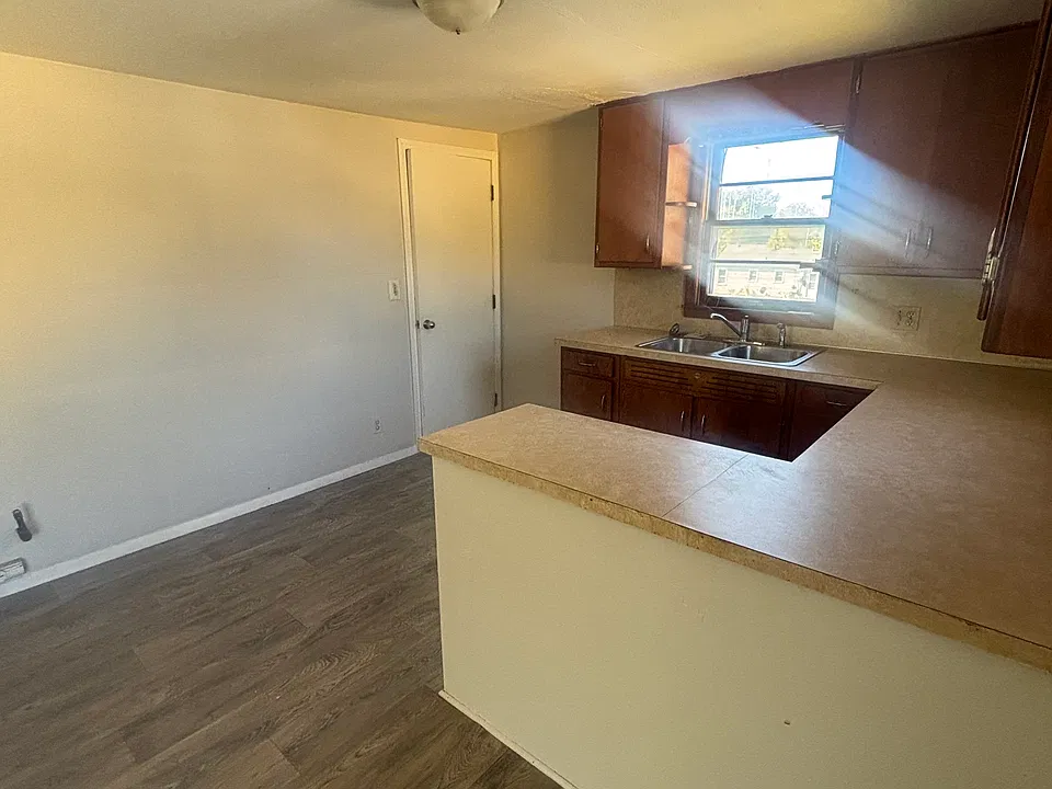 630 Grover Ave #2