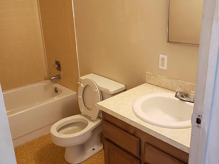 827 Northview Cir — Photo 4