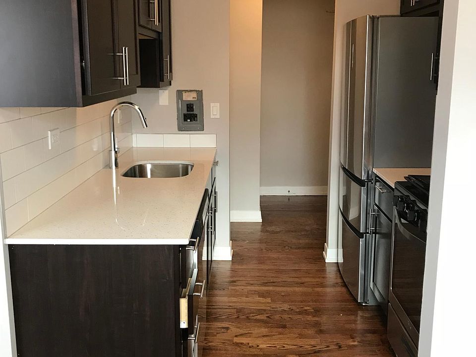 1st image of 519 W Oakdale Ave