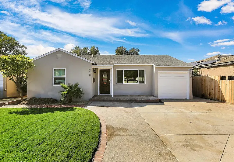 420 N Batavia St — Photo 12