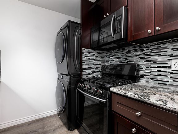 4th image of 938 N Harper Ave #1/2