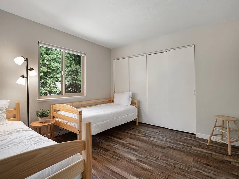 100 Lake Village Dr — Photo 6
