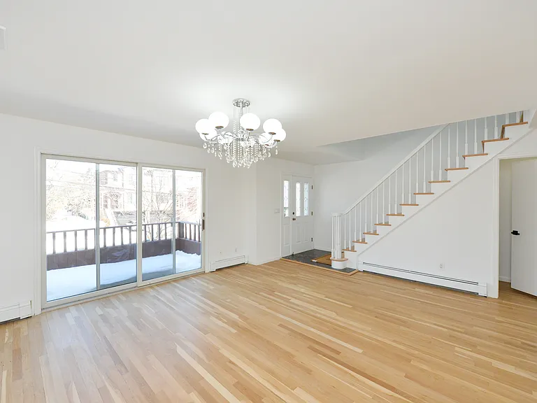 472 Central Blvd — Photo 4