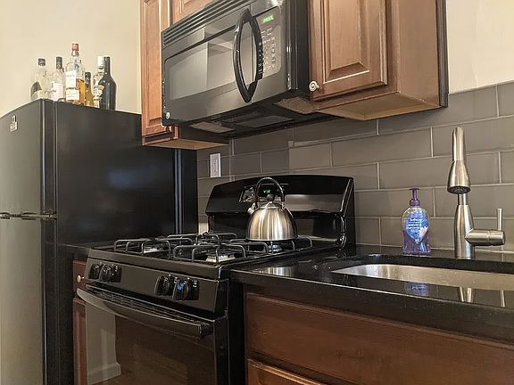 4th image of 310 Pleasant Ave #3