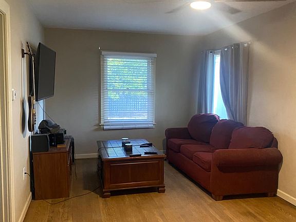 5th image of 1025 Windeler Ave