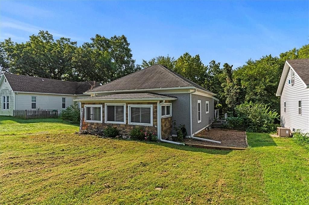 310 E Kay St, Lansing, KS 66043 Zillow