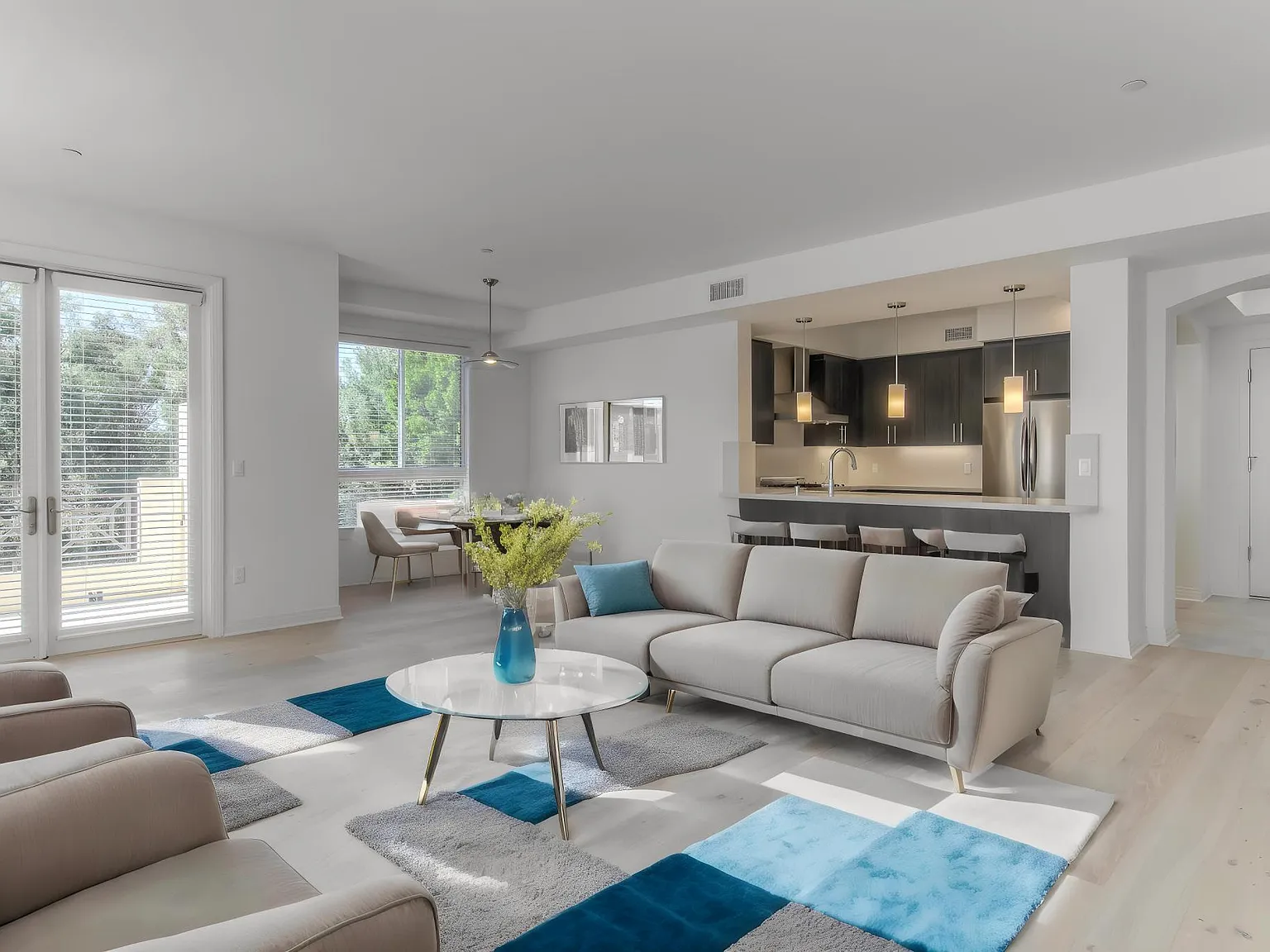 417 S. Barrington Avenue — Photo 4