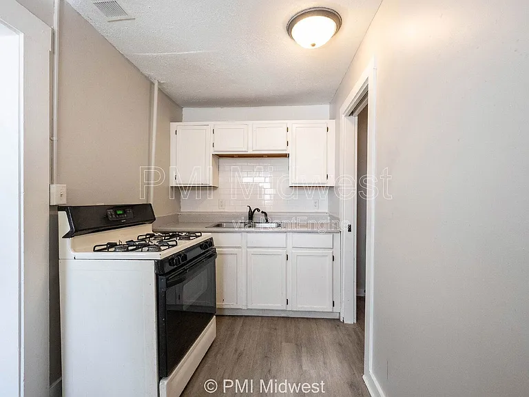 423 Villa Ave — Photo 11