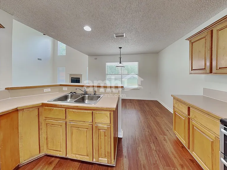 3127 Majestic Oaks Ln — Photo 4