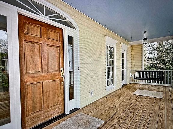 2nd image of 512 Meyers Dr