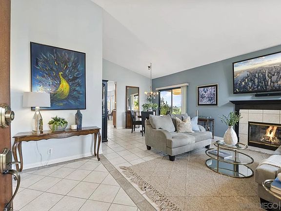 5th image of 230 Bahia Ln
