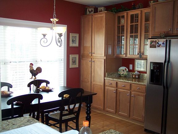 Totally upgraded, Granite, fixtures, hardwood BEAUTIFUL