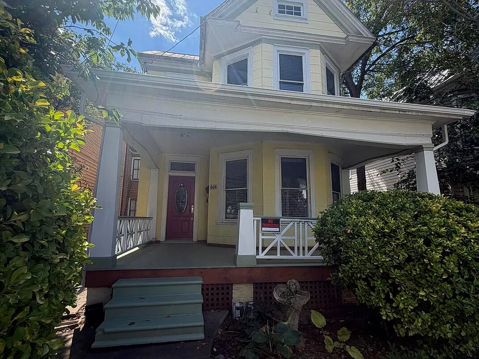 606 Elm Ave SW