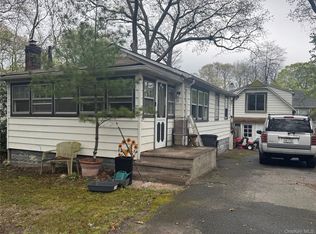 11 Arverne Rd, Sound Beach, NY 11789