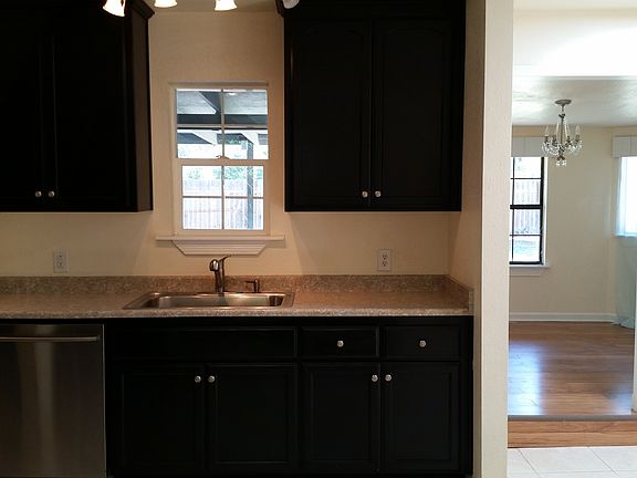 sink with dinning on right