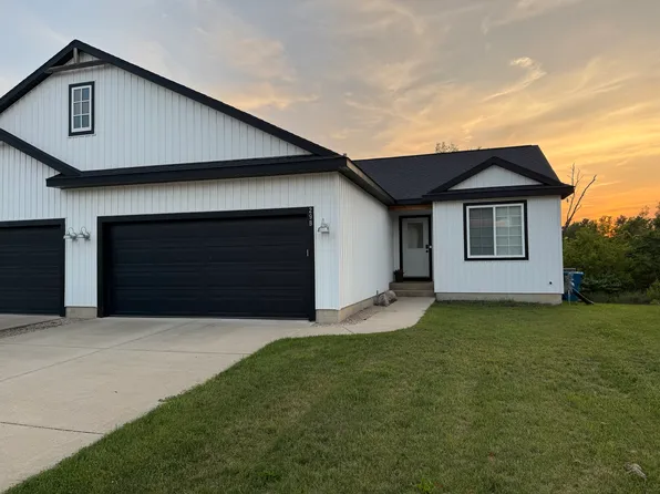 29 East St, Coopersville, MI 49404