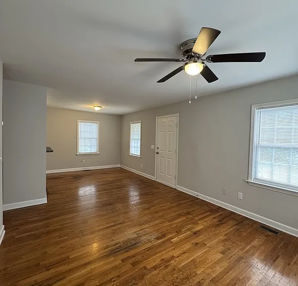 1007 Thomas Ave — Photo 2