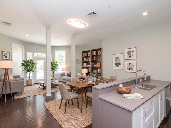 27 Bardwell St Unit 3, South Hadley, MA 01075
