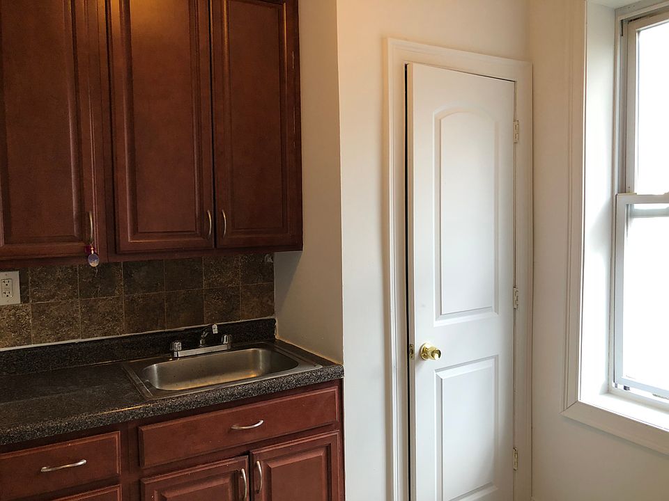 1st image of 11-13 Gifford Ave #44E