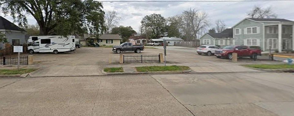 1st image of 819 E Main St