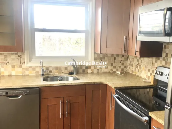 3 Circuit Ln, Watertown, MA