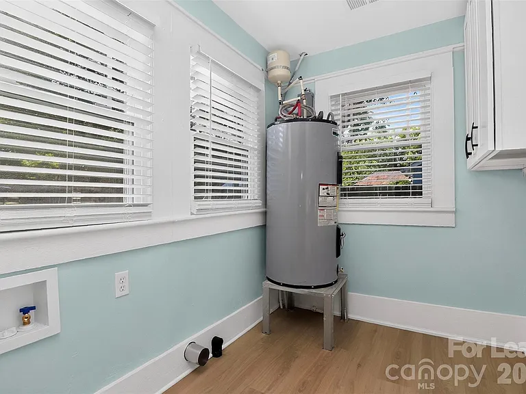 204 E McNeely Ave — Photo 17